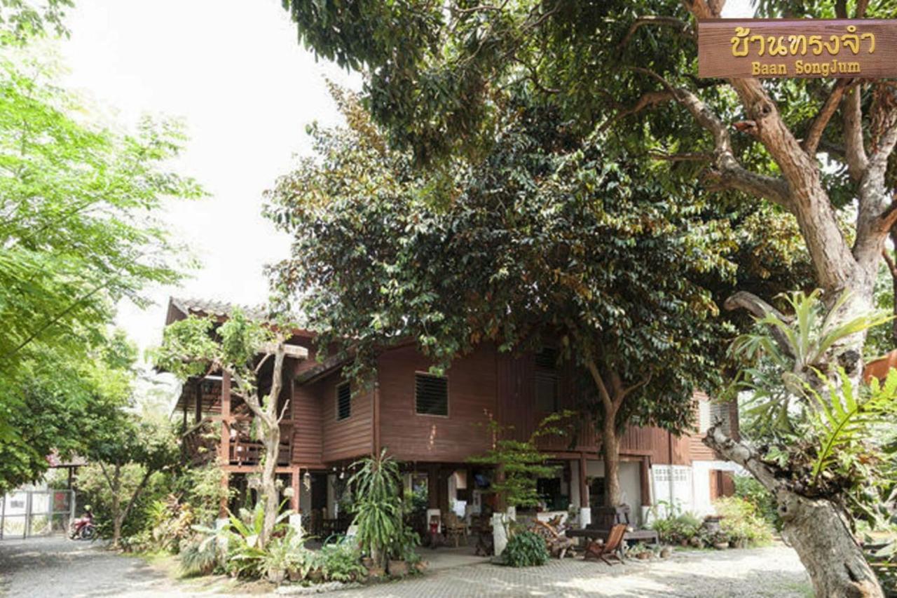 Baan Songjum Hotel Чиангмай Екстериор снимка