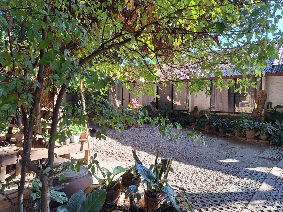 Baan Songjum Hotel Чиангмай Екстериор снимка