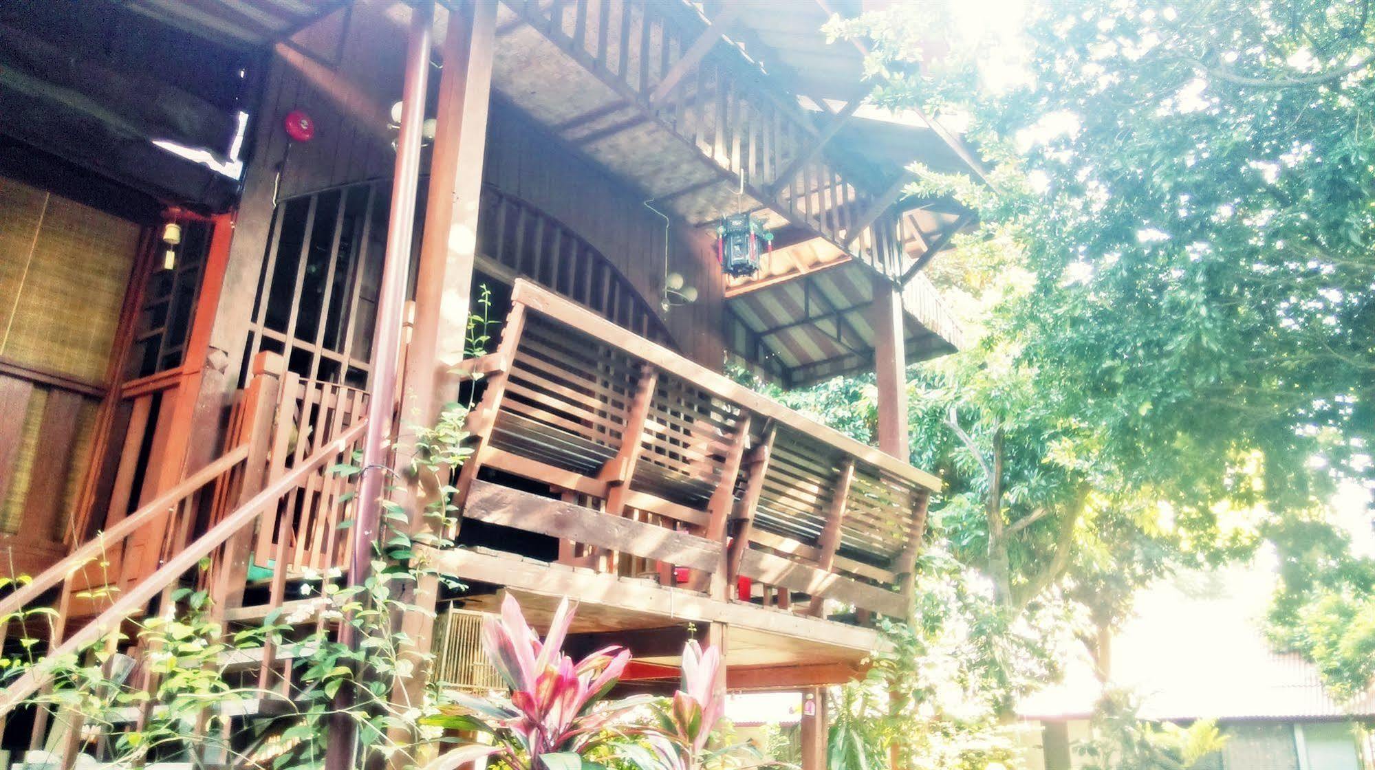 Baan Songjum Hotel Чиангмай Екстериор снимка